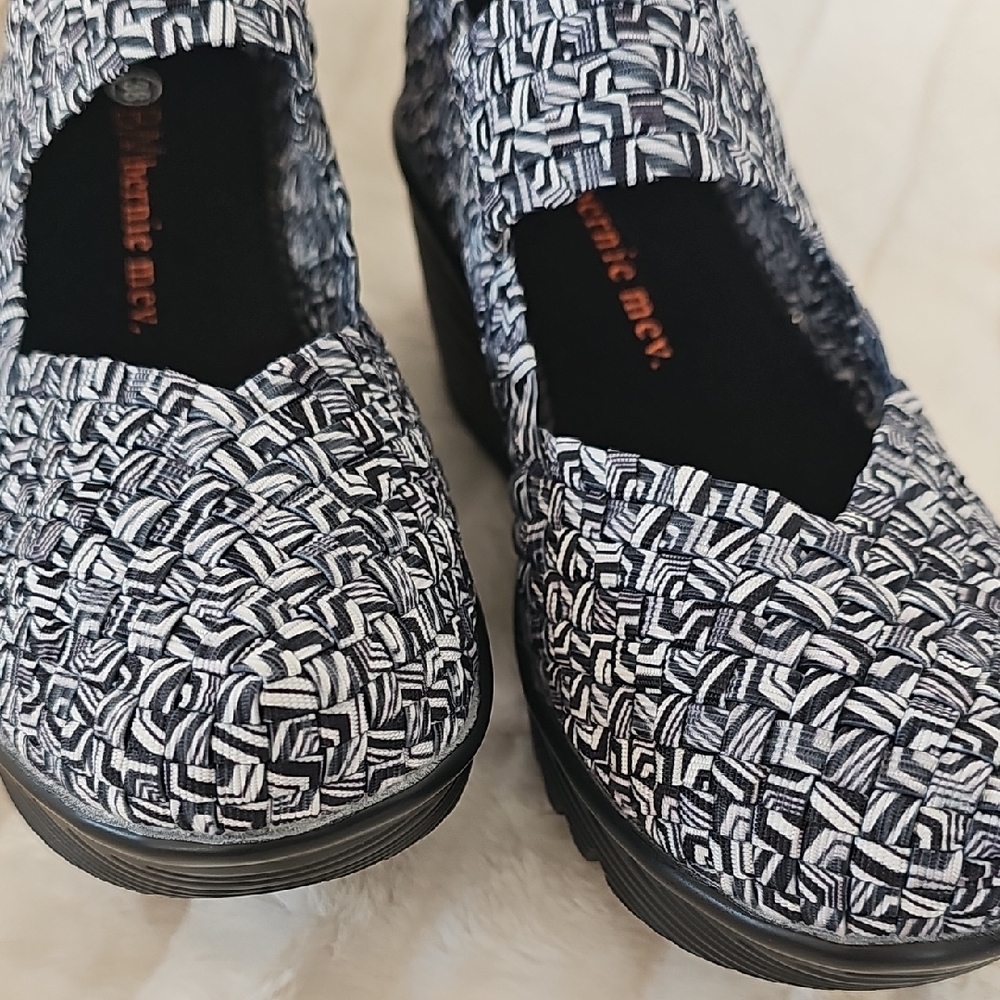 bernie mev. Monochrome Patterned Wedges - Picture 4 of 10